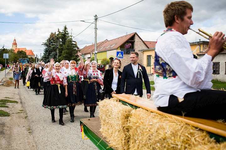 V Suchej nad Parnou oslávia dožinky, obcou pôjde alegorický krojovaný sprievod