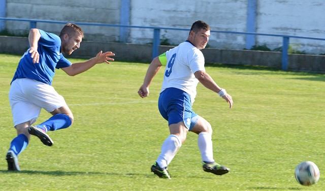 Futbal, 5. liga: Veľké Kostoľany vyhrali v Drahovciach, za Zvončín chytal v Gbeloch hráč z poľa