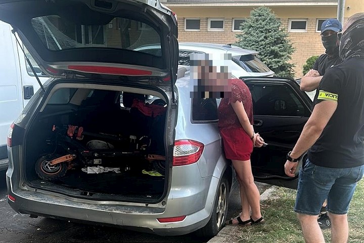 Protidrogová akcia pri Piešťanoch, policajti zadržali dílera aj ďalšie osoby
