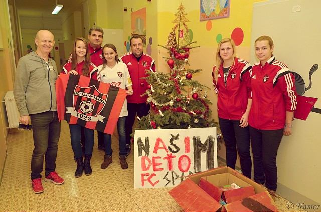 Spartakovské dievčatá ukázali kus srdca, obdarovali deti z nemocnice