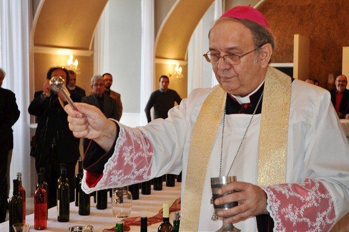 Arcibiskup Orosch vysvetľuje svoj úvodník, mrzí ho, ak spôsobil bolesť