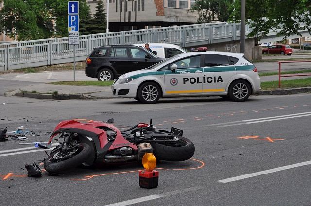 Nehoda motorkára v Dechticiach nebola jediná. Polícia vyzýva k obozretnosti