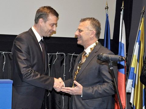 Hneď na prvom zasadnutí nových piešťanských poslancov prišlo k výmene názorov
