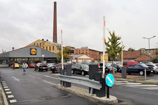 Závory pri trnavských hypermarketoch zostávajú najčastejšie hore