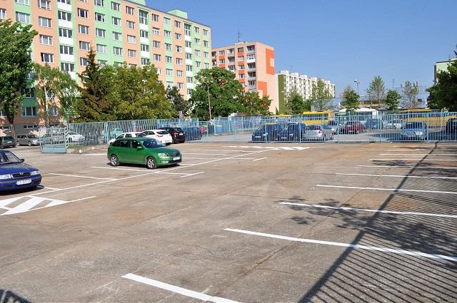 Na Linčianskej vytvorili nové parkovisko, vzniklo zo zberne druhotných surovín