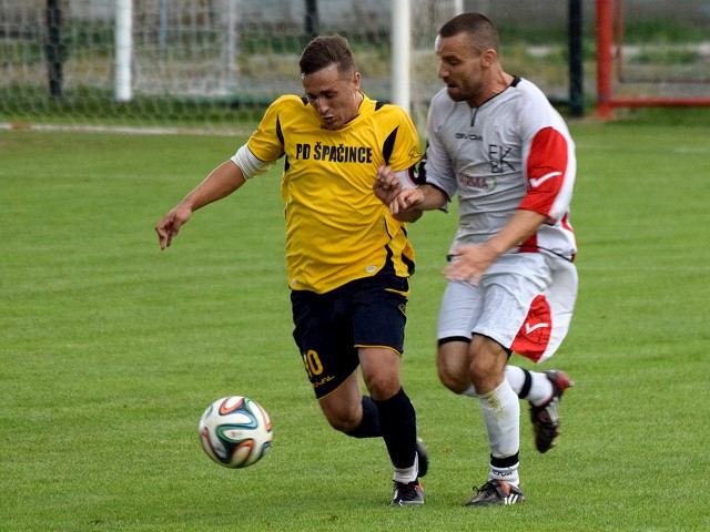 Kam za futbalom? Špačince hrajú s Bielym Kostolom, Slávia v derby vyzve Modranku