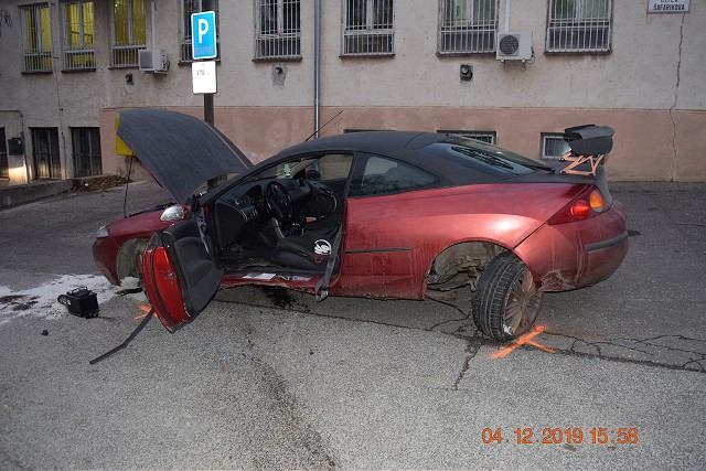 Trnavčan bez vodičáku unikal policajtom, napokon havaroval