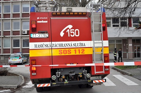 Hasiči zachraňovali cudzinca, ktorý na Ulici Jána Bottu spadol do šachty
