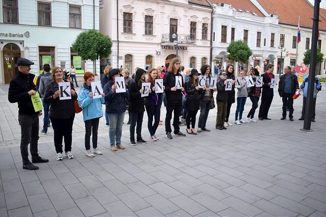 Na protest ohľadne výstavby pri lesoparku prišlo len niekoľko desiatok ľudí