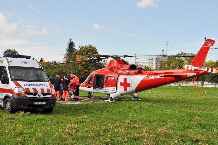 Po dopravnej nehode prevážal zranenú ženu do nemocnice vrtuľník