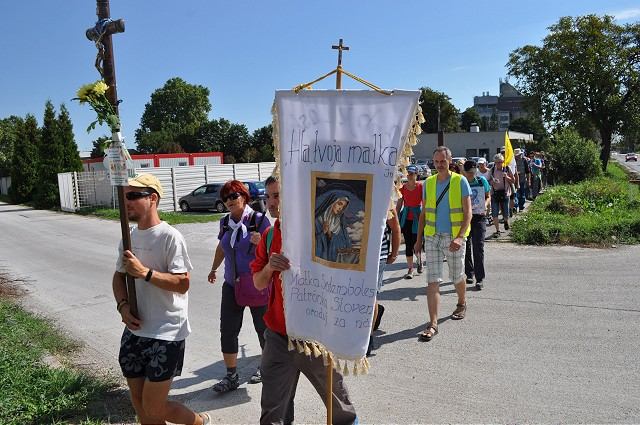 Skupina veriacich z Trnavy putuje do Šaštína k patrónke Slovenska peši