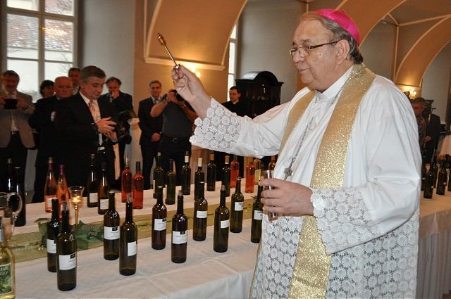 Víno patrí k Trnave, požehnal mu aj arcibiskup Orosch