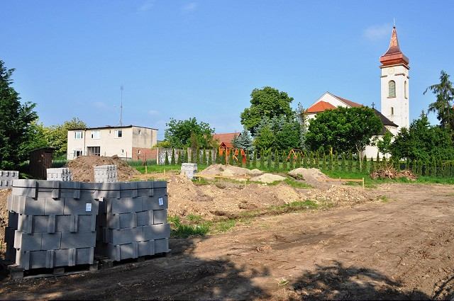 Protest v Križovanoch: Ľudia zablokovali stavbárom prístup na pozemok pri rotunde