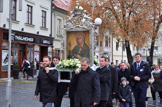 Trnavčania si ctia históriu, mestom niesli obraz Panny Márii Trnavskej