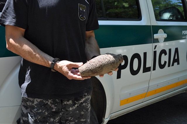 Študenti počas archeologického výskumu vykopali mínometný granát