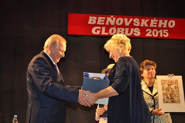 Prvé Beňovského glóbusy majú svojich majiteľov, ocenili aj exprezidenta Schustera