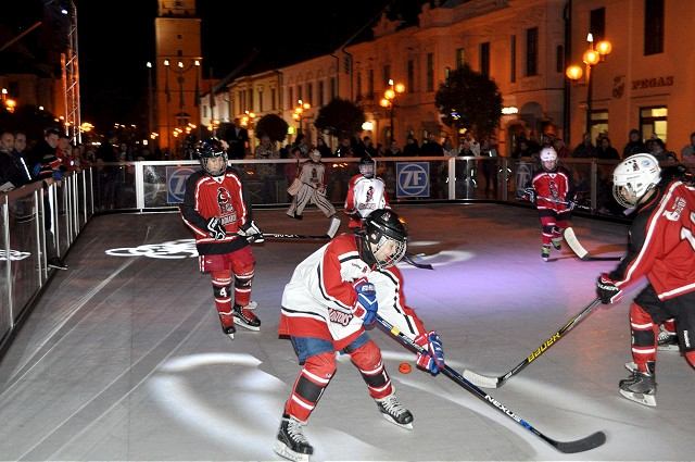 Vianoce prichádzajú do Trnavy, na pešej zóne otvorili klzisko s umelým povrchom