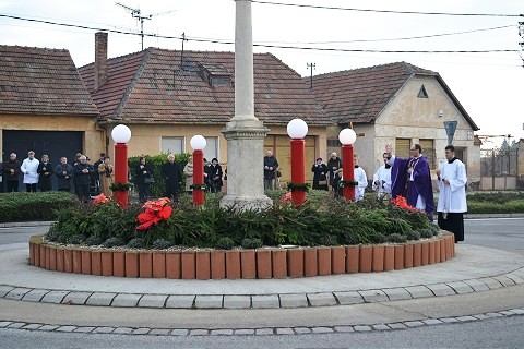 Vianoce v regióne: V Šúrovciach požehnali adventný veniec