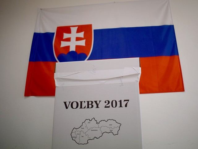 Vo Voderadoch predpoludním nával voličov nezaznamenali