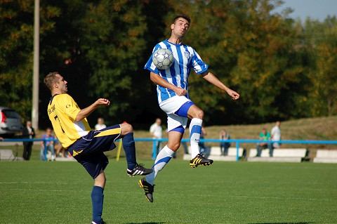 Futbal, OM: Zvončín vyhral derby, Jalšové zakoplo v Drahovciach