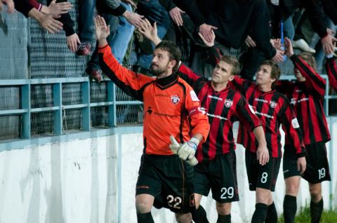 Radšej polonahý, ako v belasom