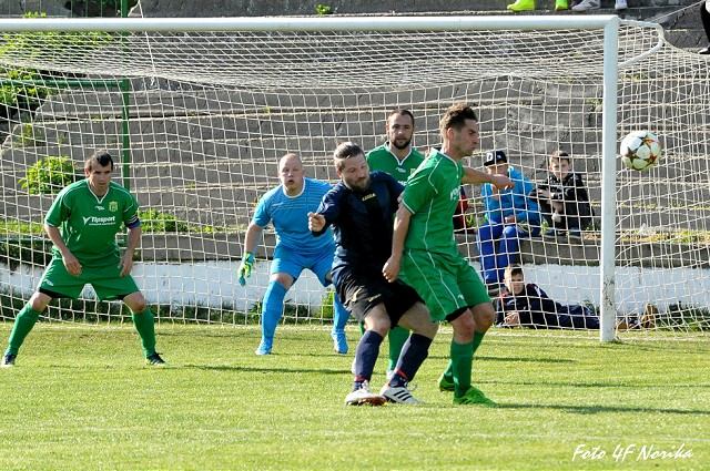 Kam za futbalom? Majcichov hostí Zeleneč, Koplotovce v boji o špicu vyzvú Chtelnicu