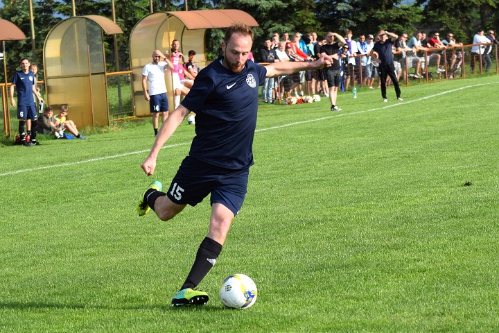 Futbal, 8. liga B: Brestovany zakopli vo Veselom, novým lídrom sú Šúrovce