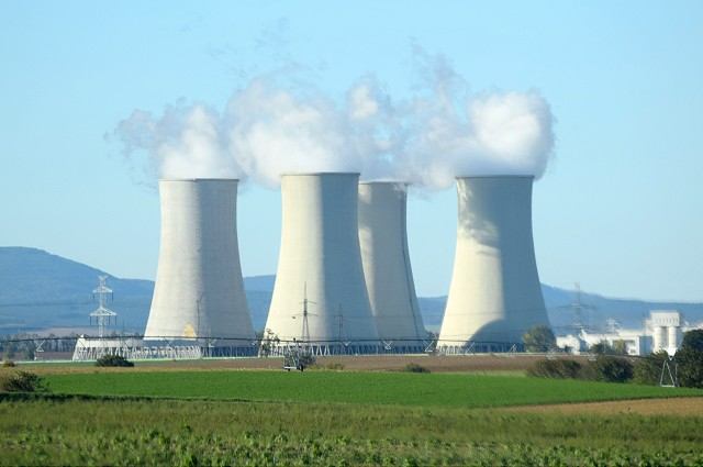 Nad Jaslovskými Bohunicami zbúrali štyri chladiace veže jadrovej elektrárne