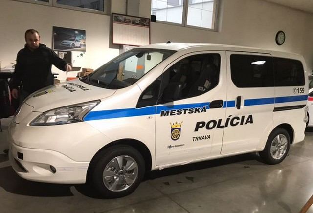 Mestskí policajti budú jazdiť ekologicky, dostanú prvý elektromobil