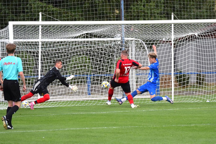 Futbal, 8. liga B: Dechtice vyhrali v Drahovciach, Dubovany zabrali naplno