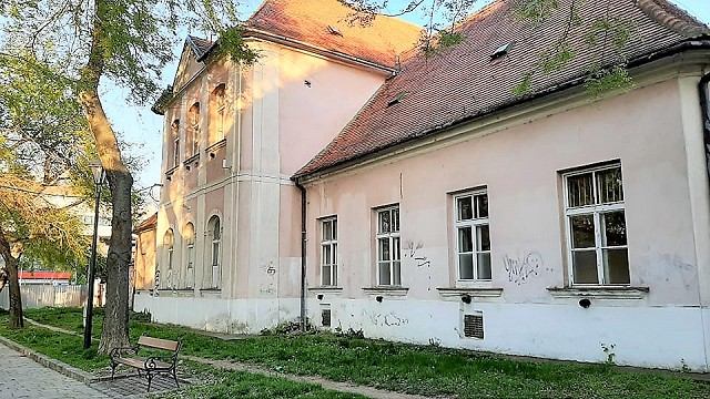 Budova vyčlenená na karanténu pre trnavských bezdomovcov je prázdna