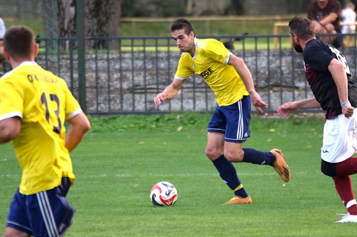 Futbal, 8. liga B: Dechtice a Zavar idú na víťaznej vlne, Šulekovo má prvé body