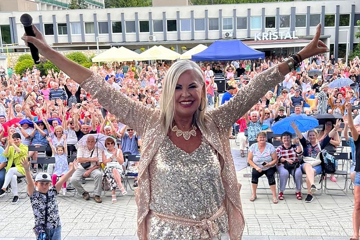 Seniorov príde do Trnavy zabávať aj Eva Máziková, chystajú rôzne aktivity