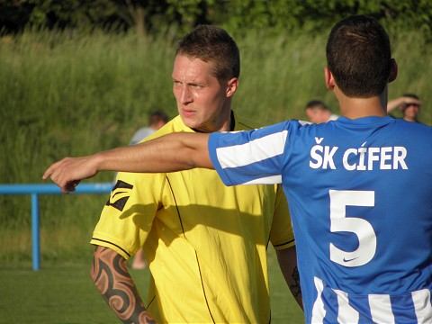 Farmár Tomáš Mrva znova hrá futbal, rozhodcovi povedal svoje