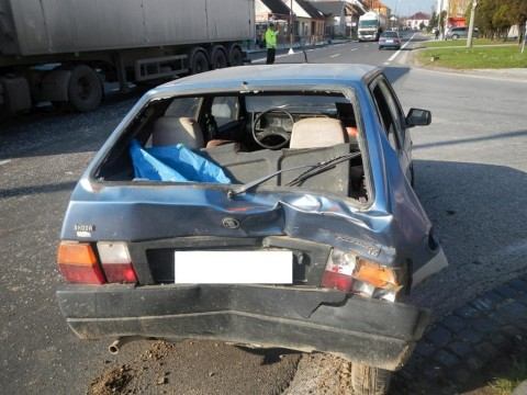Kamión sa zahryzol do Favoritky, zranili sa traja pasažieri