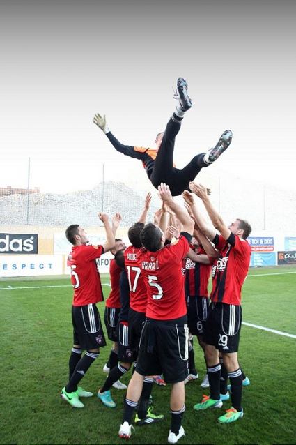 Brankár Spartaka Filipko oslávil narodeniny lietaním vo vzduchu