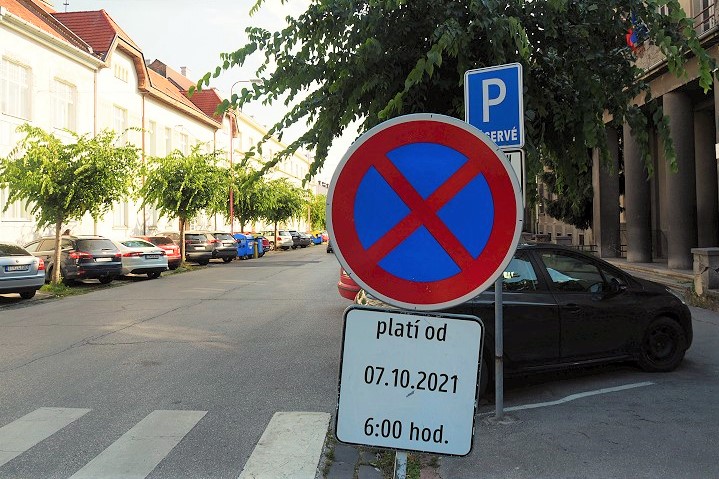 Do centra Trnavy prídu filmári, natáčať budú čiernu komédiu Invalid