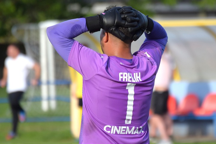 Za futbalové Špačince chytá Frelih