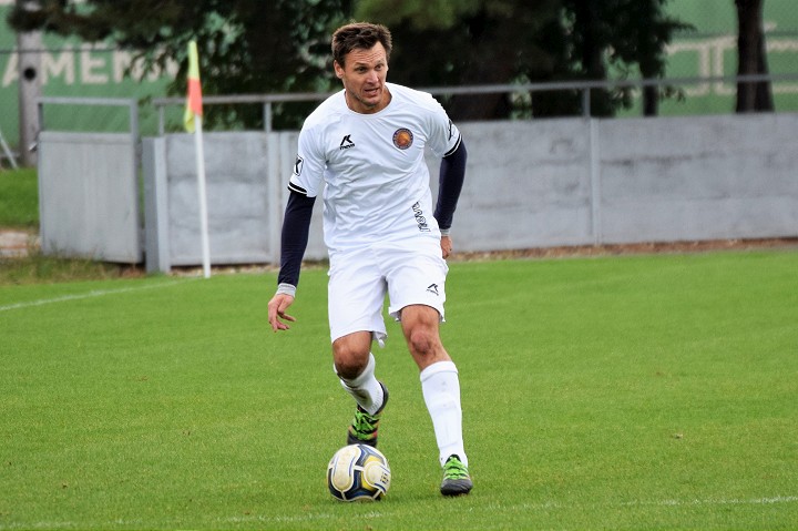Futbal, 8. liga A: Bohdanovce triumfovali vo Voderadoch, Košolná zdolala Suchú