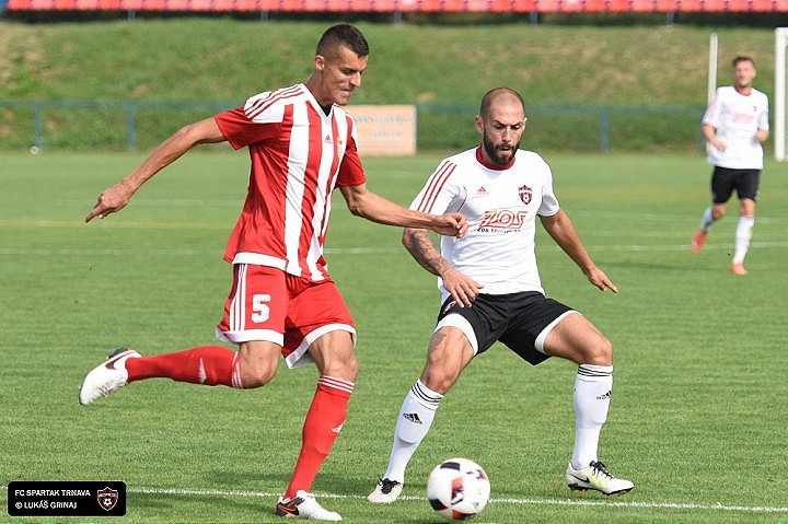 Z Gombalu sa po odchode zo Spartaka stal barbier, futbal hrá v Pavliciach