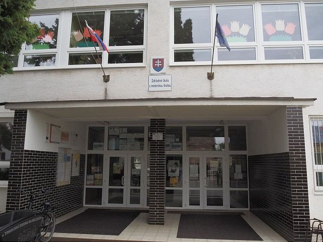 Šesť učiteľov je v karanténe, žiaci viacerých tried ZŠ na Gorkého ulici v Trnave sú doma