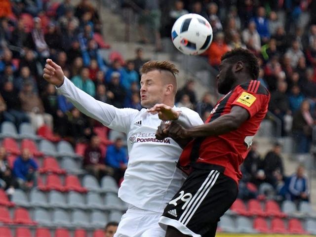 Spartakovci odštartovali sezónu remízou v Podbrezovej, bod zariadil krásnym gólom Tambe