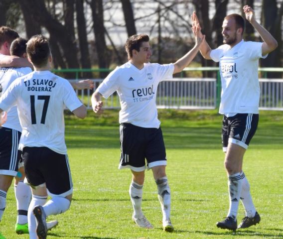 Futbal, 4. liga: Boleráz v závere sezóny vyhral, Malženice a Hlohovec prehrali