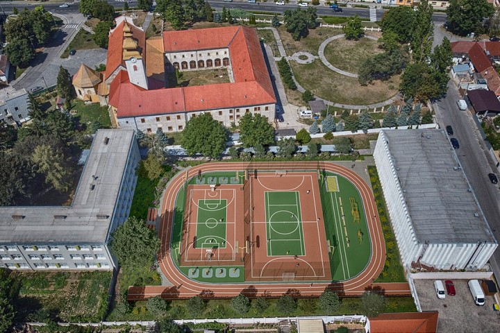 Župa obnoví športový areál na gymnáziu v Hlohovci