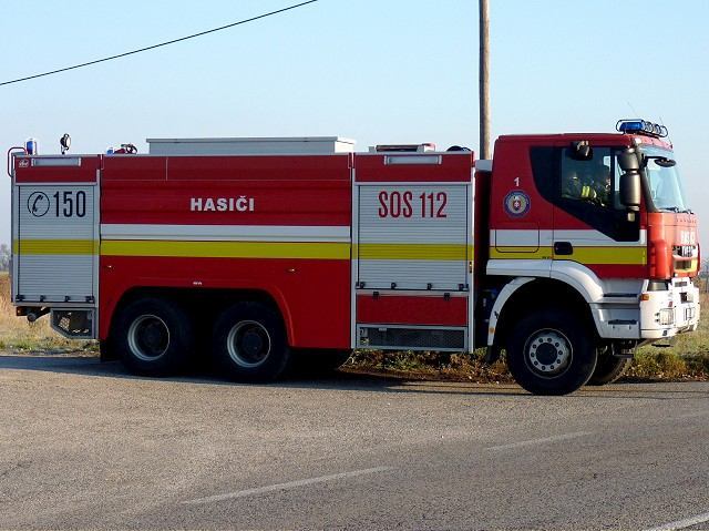 Hasiči zachraňovali muža, ktorý spadol do čističky pri Zelenči