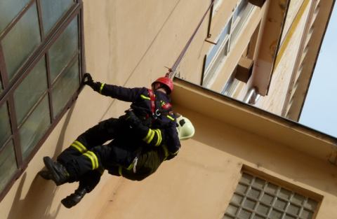 Ľahko pri návšteve divadla, ťažko pri jeho cvičnom požiari