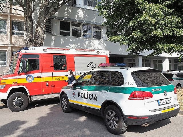 Hasičov a policajtov opäť zamestnal výhražný email o bombe na súdoch