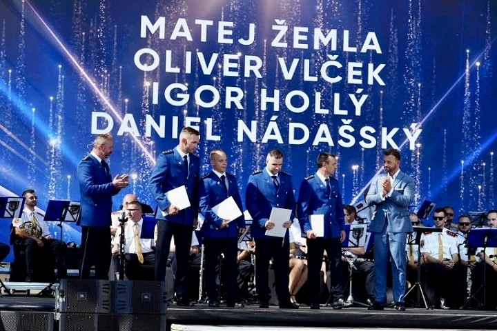 Hasičov z Hlohovca ocenil minister vnútra pamätnou medailou za záchranu života