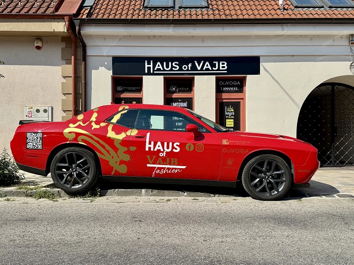 Módny hit, o ktorom sa hovorí: Haus of Vajb spustil zľavy do 40 %. Má to aj milý dôvod