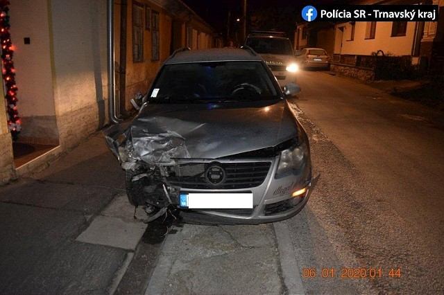 V Chtelnici havaroval opitý vodič, mal takmer tri promile